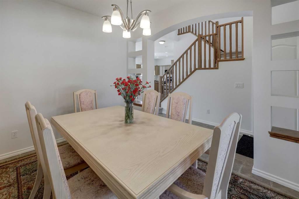 27 Rockyspring Gate NW, Calgary — photo 4 of 46