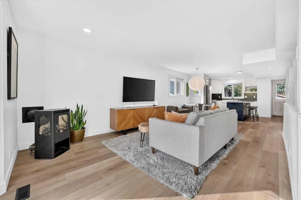 2837 29 Street SW, Calgary — photo 4 of 50