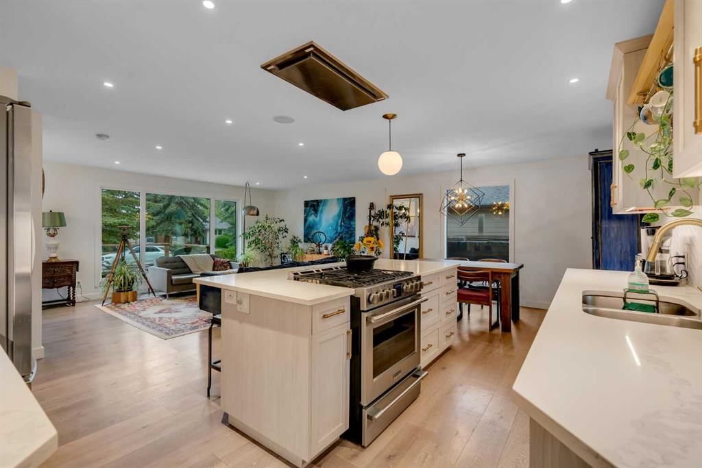 155 Brookgreen Drive SW, Calgary — photo 4 of 50