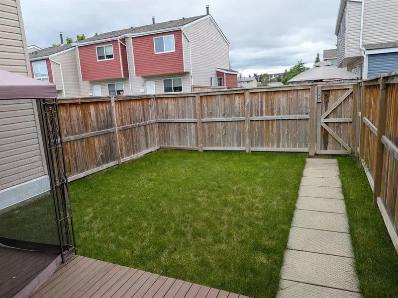 19, 5425 Pensacola Crescent SE, Calgary — photo 2 of 13
