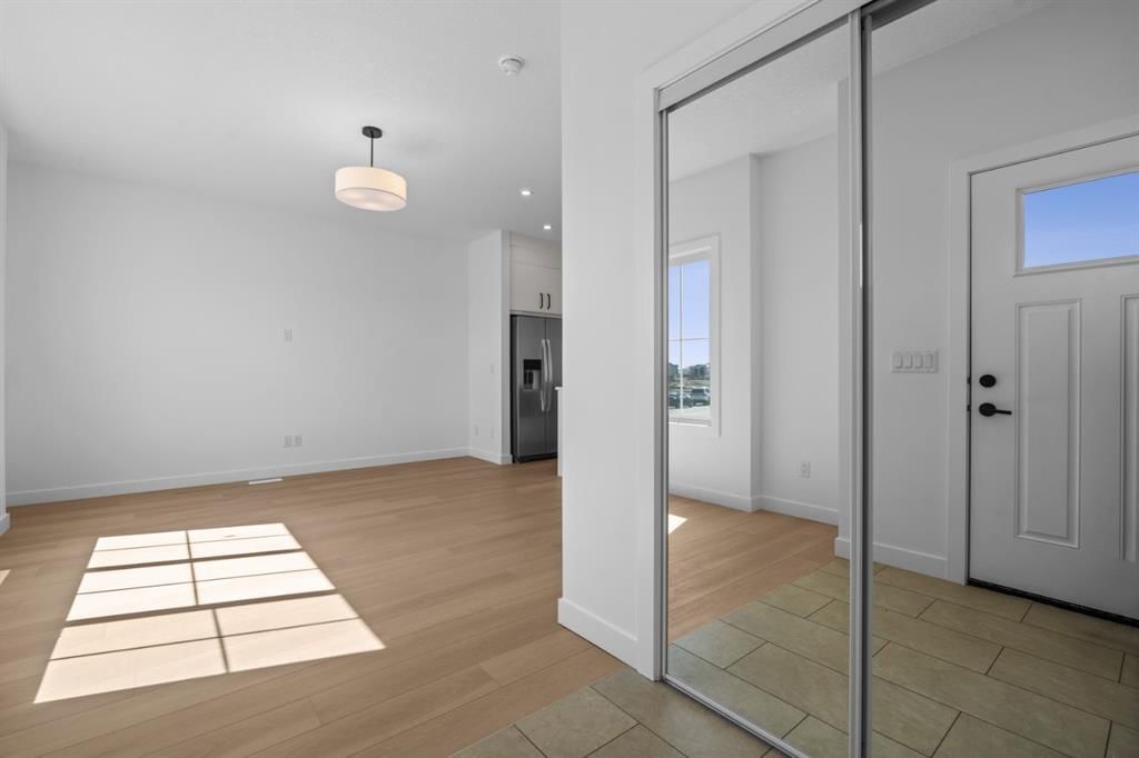 82 Rangeview Path SE, Calgary — photo 4 of 32