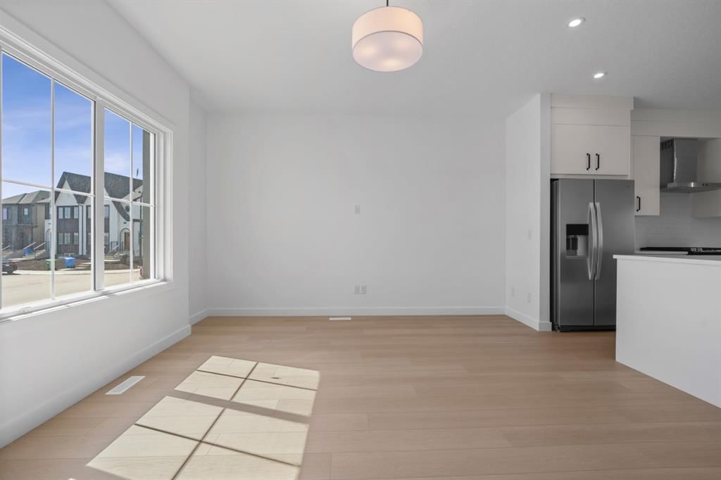 82 Rangeview Path SE, Calgary — photo 5 of 32