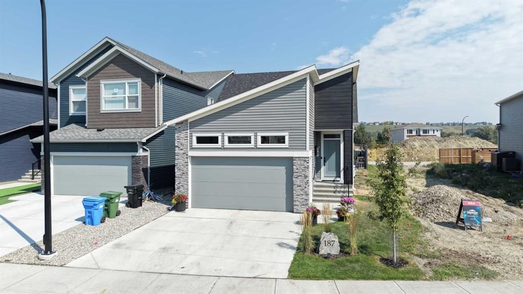 187 Wolf Hollow Manor SE, Calgary — main listing photo