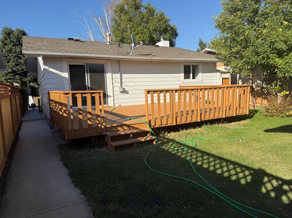 471 78 Avenue NE, Calgary — photo 3 of 49