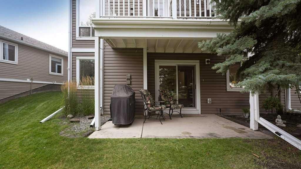 49 Douglasbank Gardens SE, Calgary — photo 3 of 45