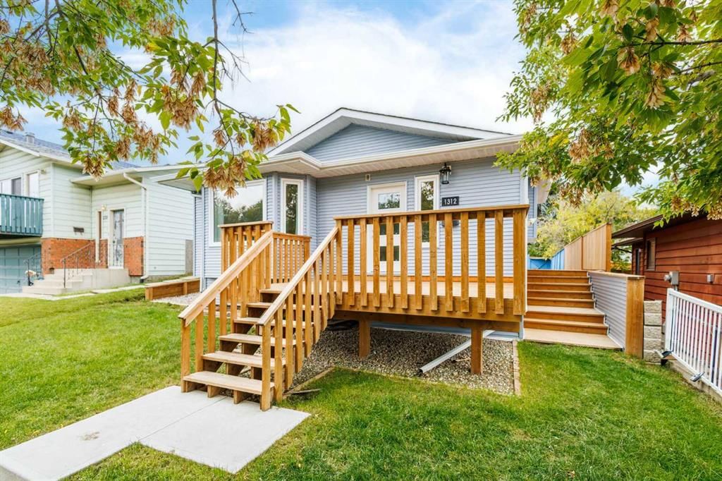 1312 48 Avenue NW, Calgary — photo 3 of 43