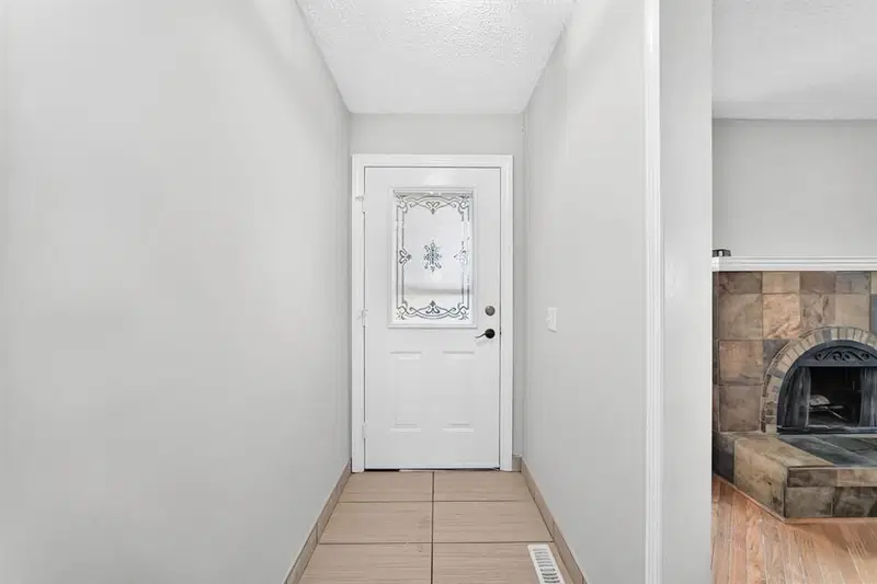 16 Dovely Way SE, Calgary — photo 2 of 38