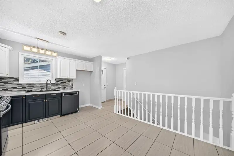 16 Dovely Way SE, Calgary — photo 4 of 38