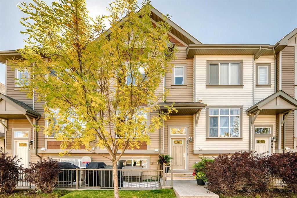 638 Copperpond Boulevard SE, Calgary — main listing photo