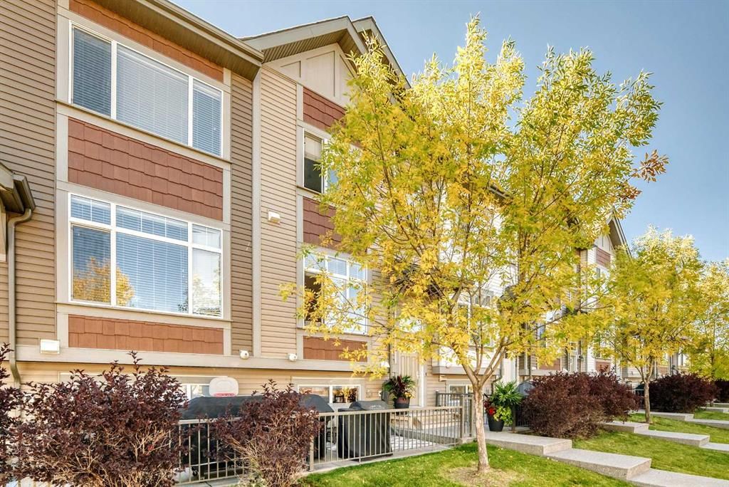 638 Copperpond Boulevard SE, Calgary — photo 3 of 50