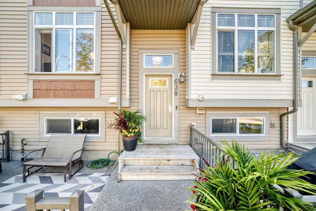 638 Copperpond Boulevard SE, Calgary — photo 4 of 50