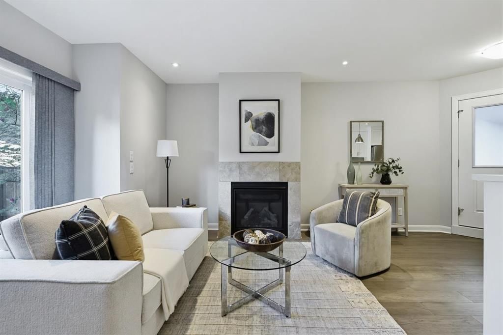 2, 530 56 Avenue SW, Calgary — main listing photo