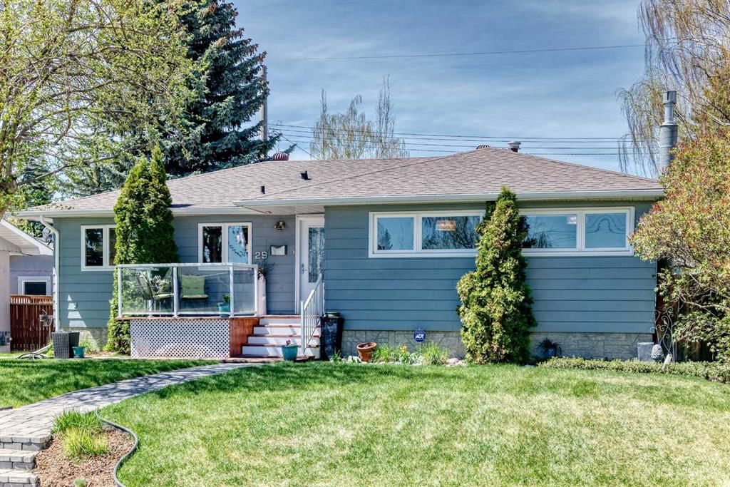 29 Chisholm Crescent NW, Calgary — main listing photo