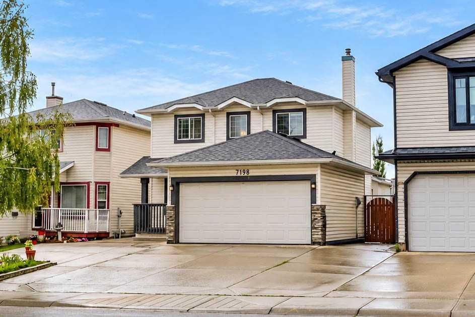 7198 Laguna Way NE, Calgary — photo 2 of 23