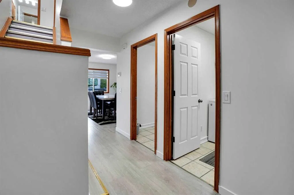 7198 Laguna Way NE, Calgary — photo 3 of 23
