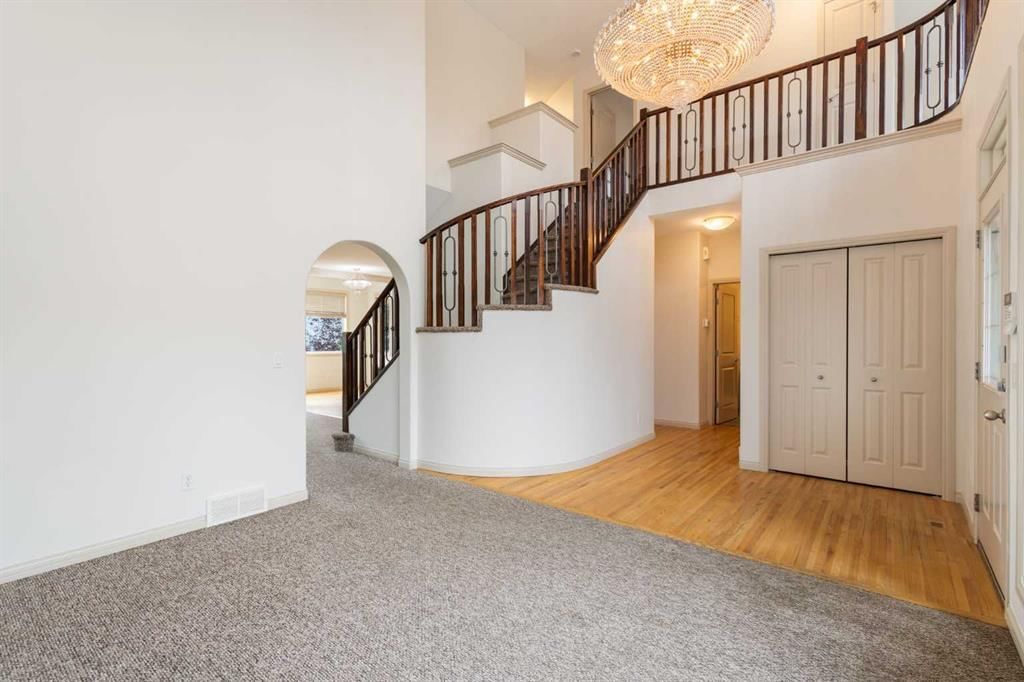 53 Sherwood Way NW, Calgary — photo 4 of 50