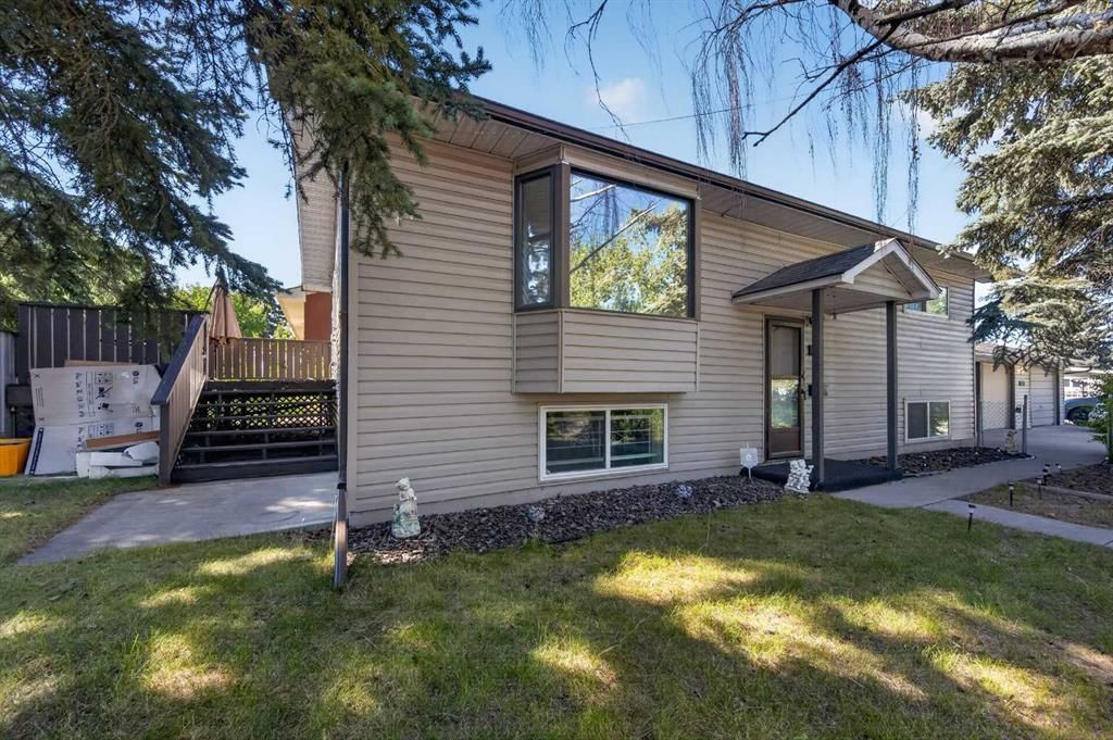 4604 29 Avenue NW, Calgary — main listing photo