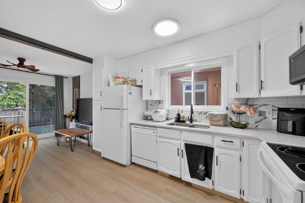 4604 29 Avenue NW, Calgary — photo 5 of 29