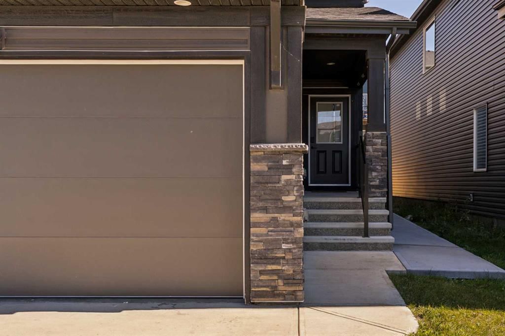 312 Lucas Way NW, Calgary — photo 3 of 46