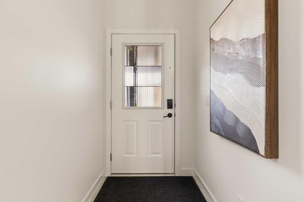 312 Lucas Way NW, Calgary — photo 4 of 46
