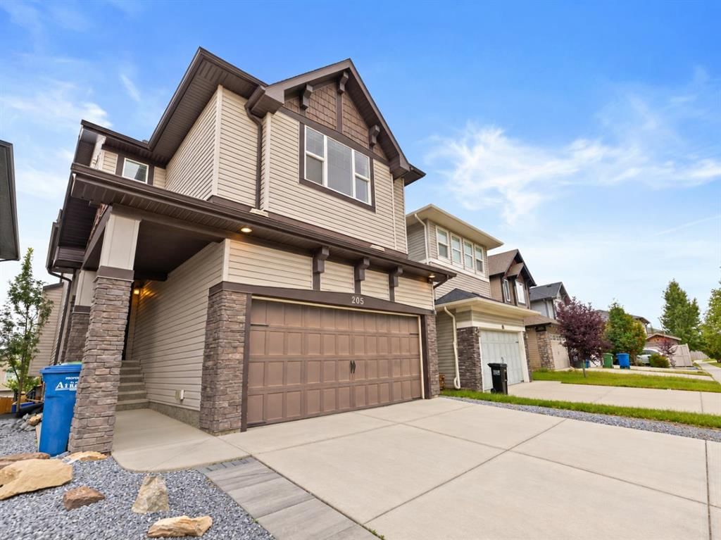 205 Hillcrest Drive SW, Airdrie — photo 3 of 35