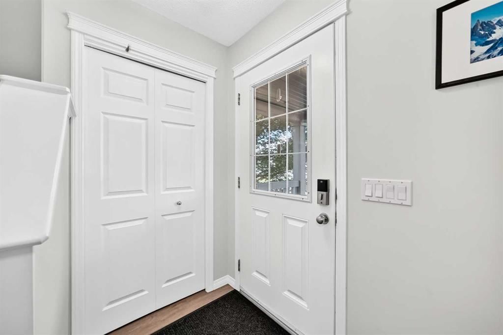 265 Everglen Rise SW, Calgary — photo 4 of 50