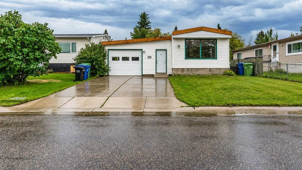 24 spring HAVEN Close SE, Airdrie — photo 2 of 34
