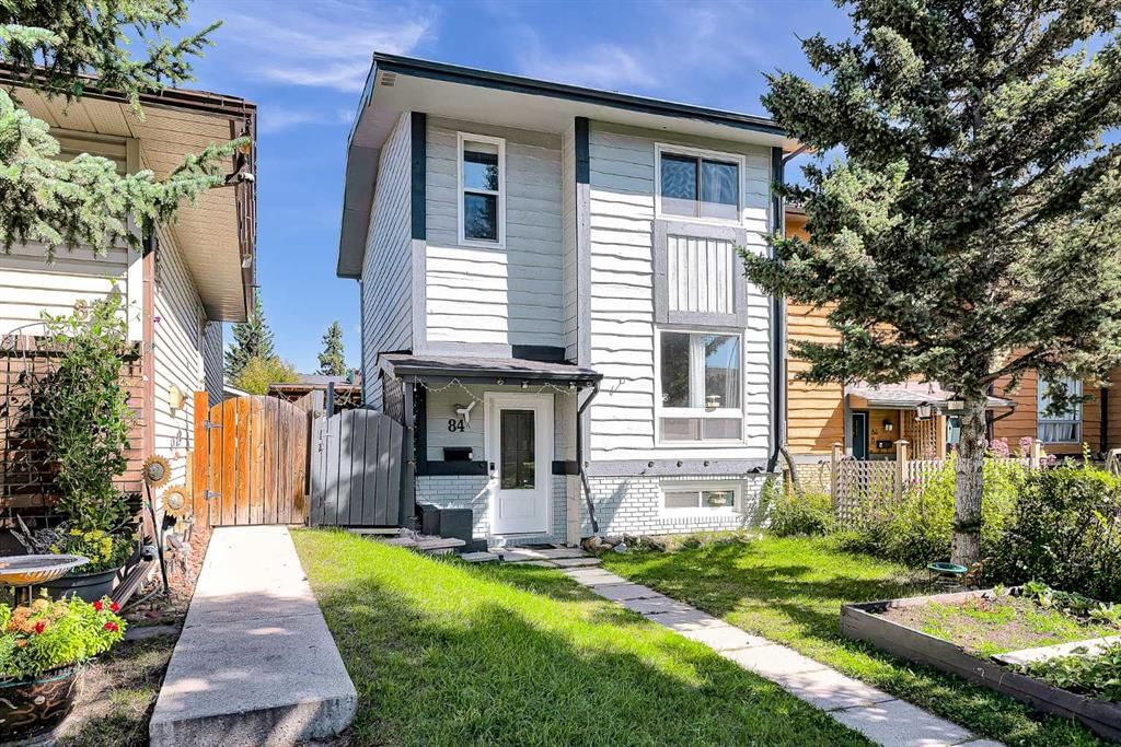84a Cedarwood Hill SW, Calgary — main listing photo