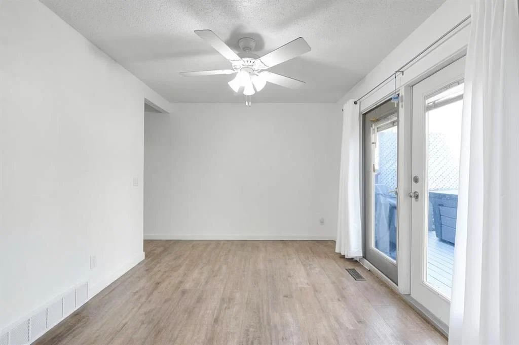 84a Cedarwood Hill SW, Calgary — photo 3 of 50