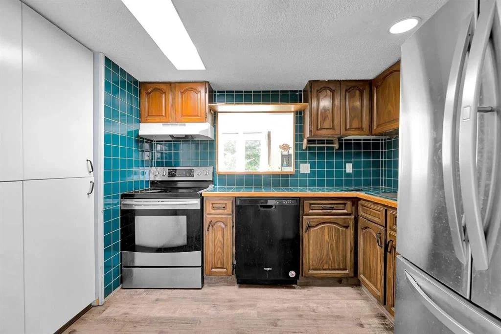 84a Cedarwood Hill SW, Calgary — photo 4 of 50