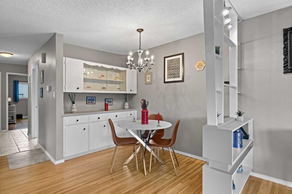 219 26 Avenue NE, Calgary — photo 3 of 42