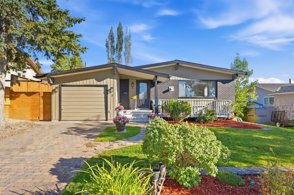 5 Lake Huron Bay SE, Calgary — main listing photo