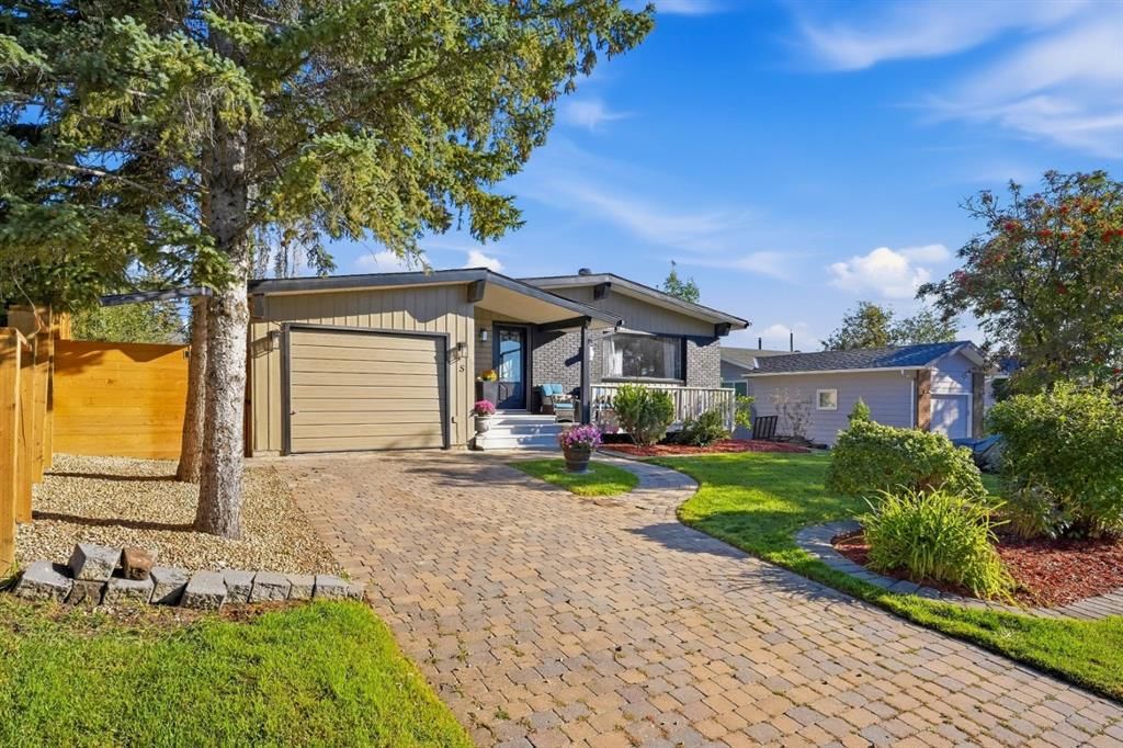 5 Lake Huron Bay SE, Calgary — photo 2 of 39
