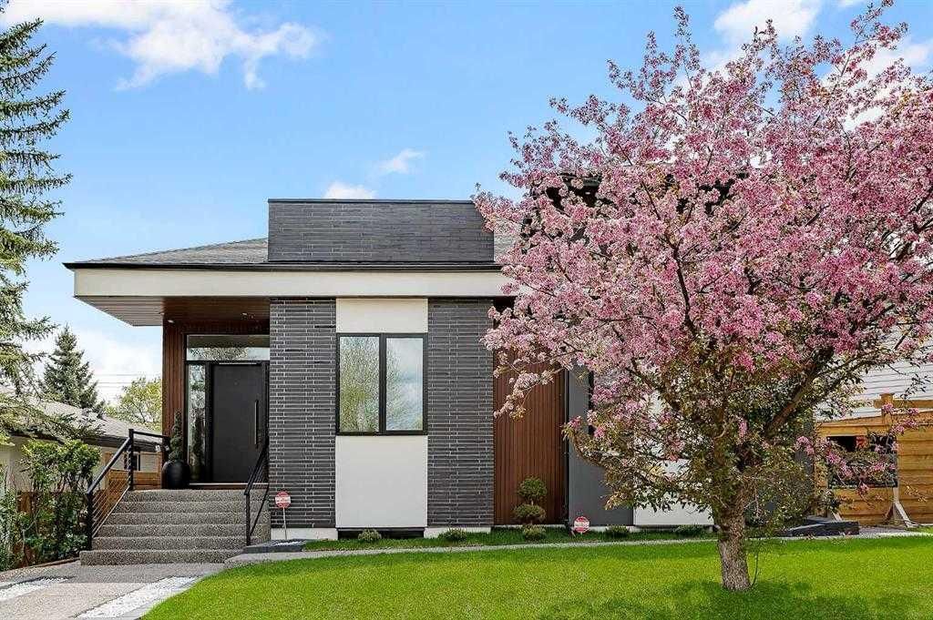 1027 39 Avenue NW, Calgary — main listing photo