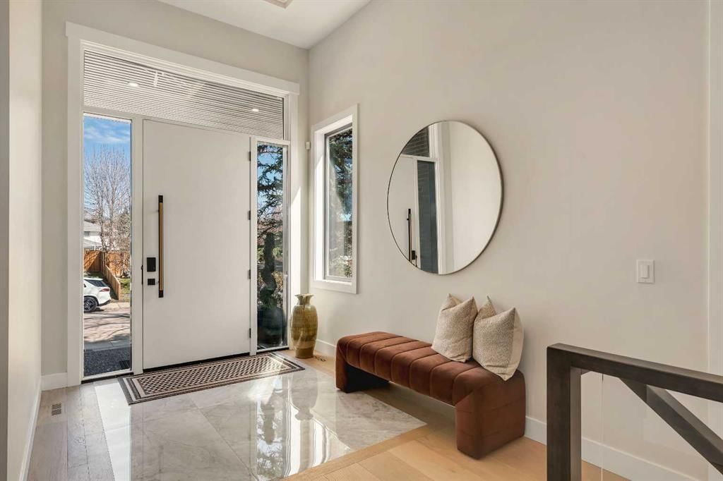 1027 39 Avenue NW, Calgary — photo 4 of 50