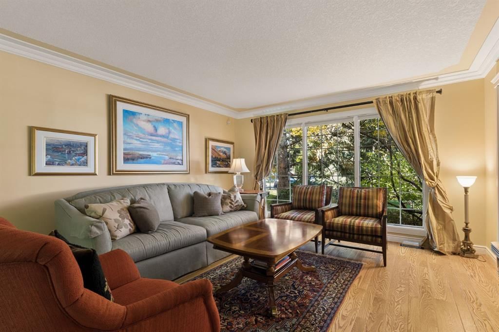 636 Wilderness Drive SE, Calgary — photo 5 of 50