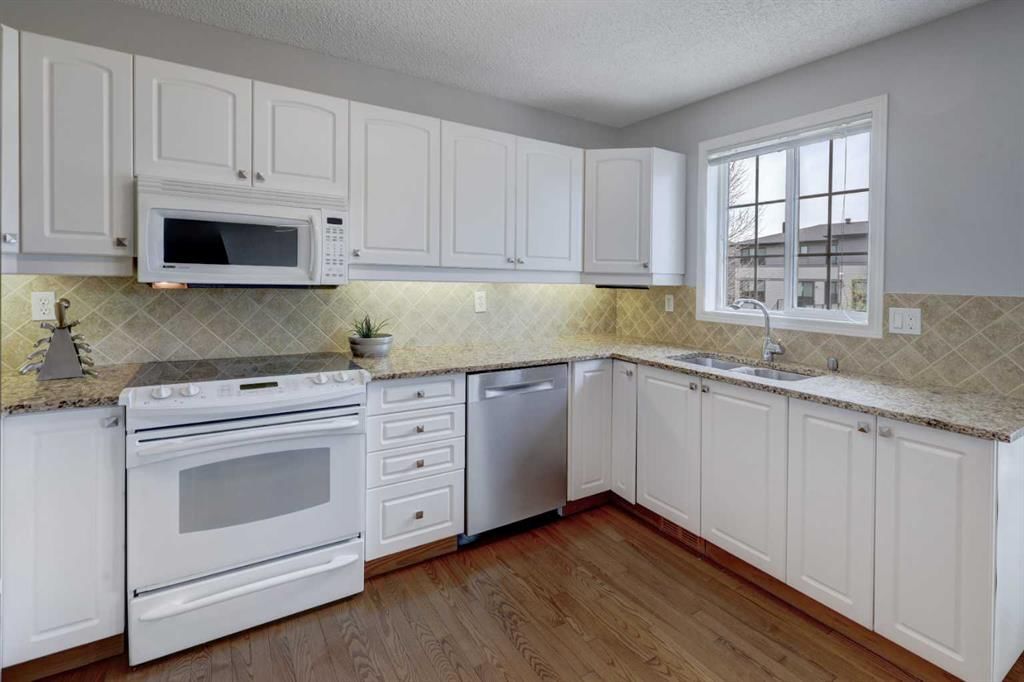 9 Harvest Grove Green NE, Calgary — photo 4 of 31
