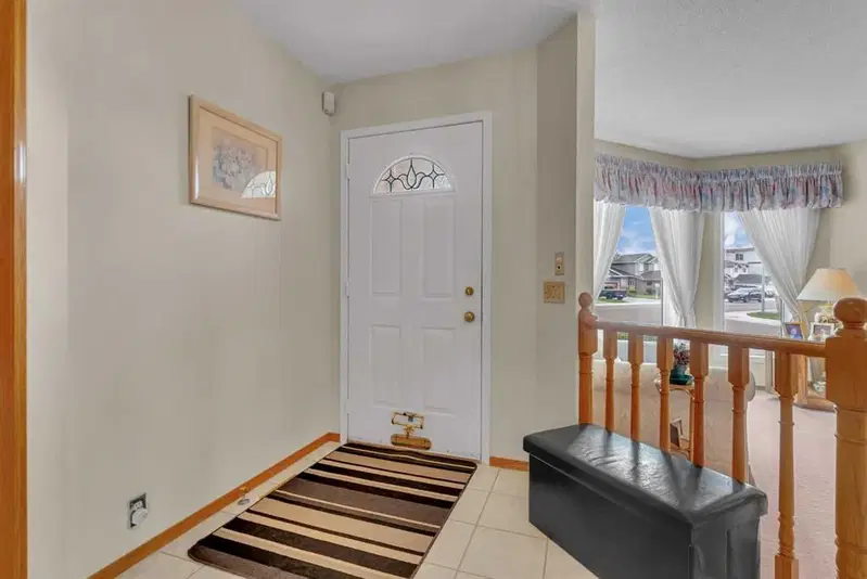 7184 California Boulevard NE, Calgary — photo 2 of 50