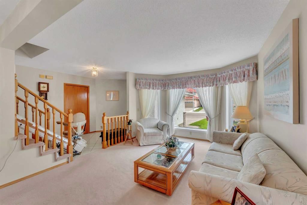 7184 California Boulevard NE, Calgary — photo 4 of 50
