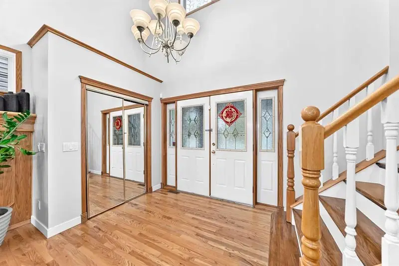 22 Hidden Creek Drive NW, Calgary — photo 2 of 50