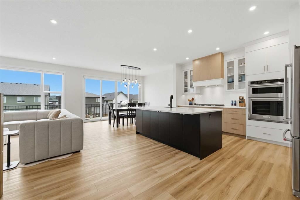 93 Rochester Way NW, Calgary — photo 4 of 50