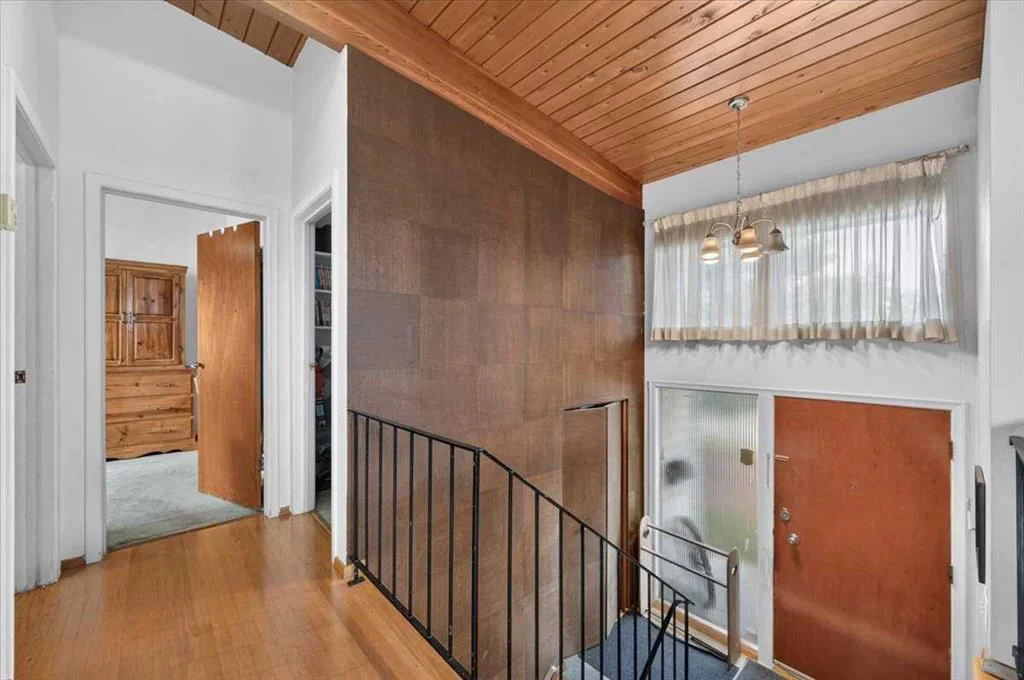 3323 Boulton Road NW, Calgary — photo 5 of 34