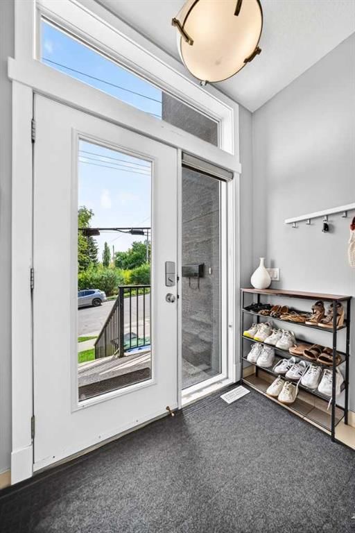 2919 17 Street SW, Calgary — photo 3 of 46