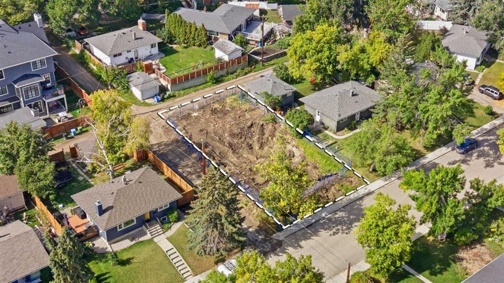 271 Hendon Drive NW, Calgary — photo 4 of 17