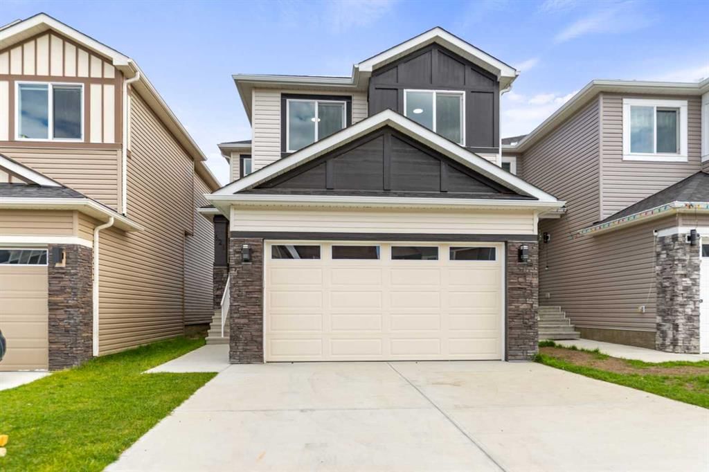 621 corner meadows Way NE, Calgary — photo 2 of 32