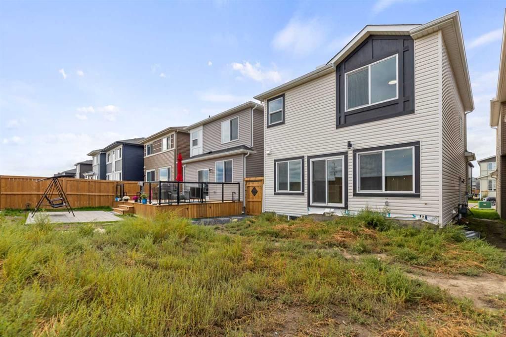 621 corner meadows Way NE, Calgary — photo 4 of 32