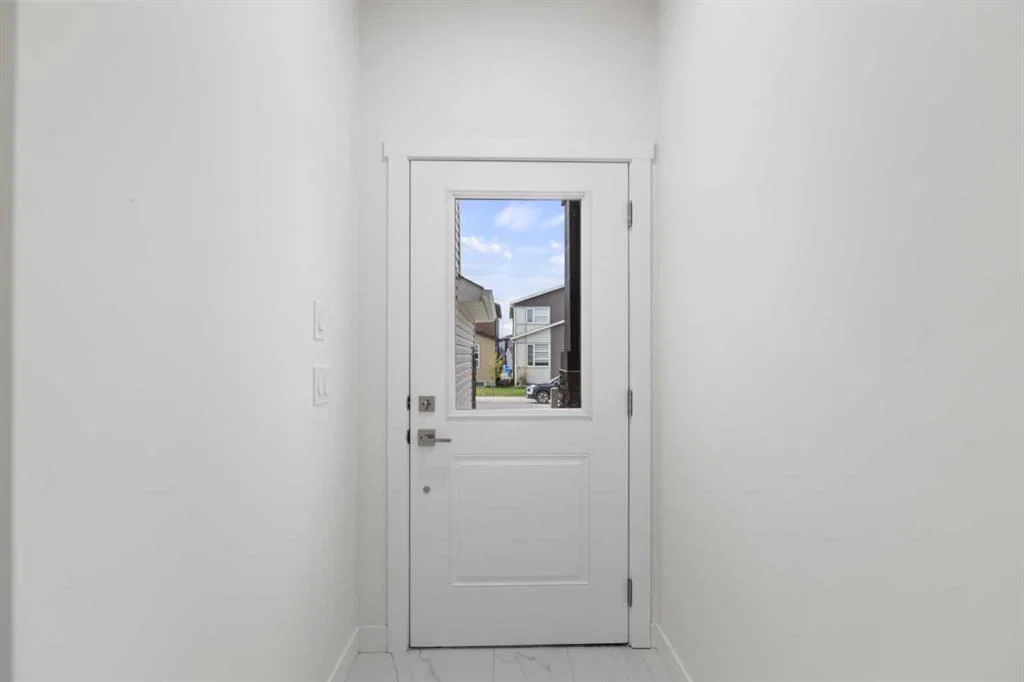 621 corner meadows Way NE, Calgary — photo 5 of 32