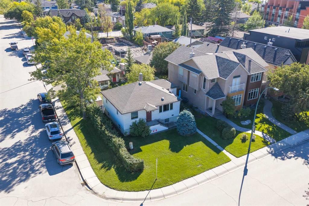 528 30 Street NW, Calgary — photo 4 of 40