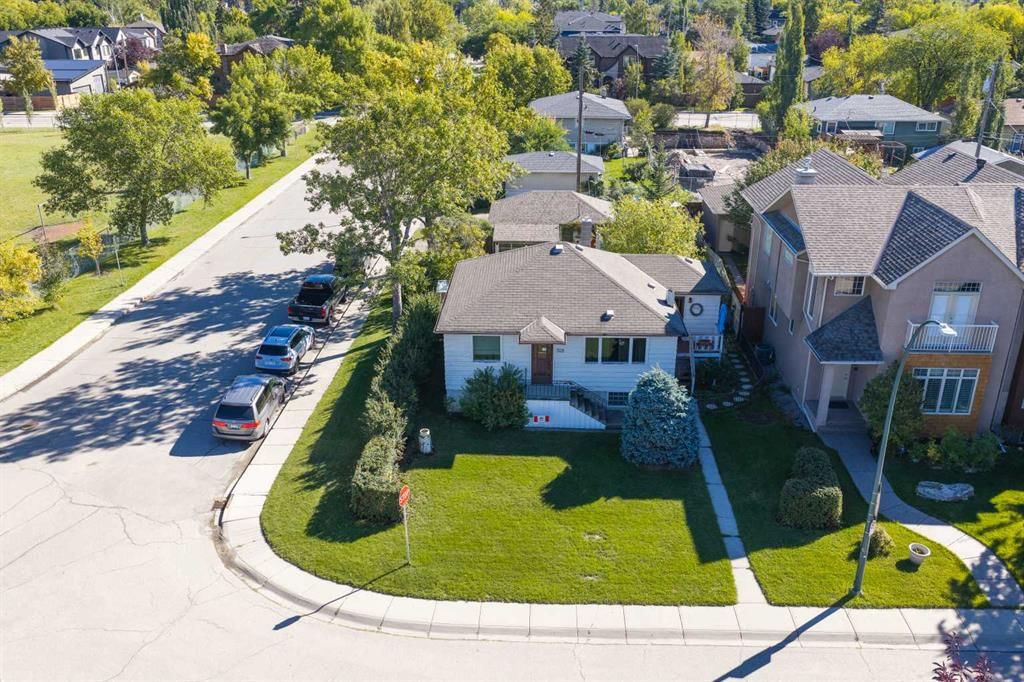 528 30 Street NW, Calgary — photo 5 of 40