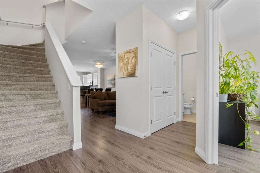 31 Red Embers Lane NE, Calgary — photo 2 of 43